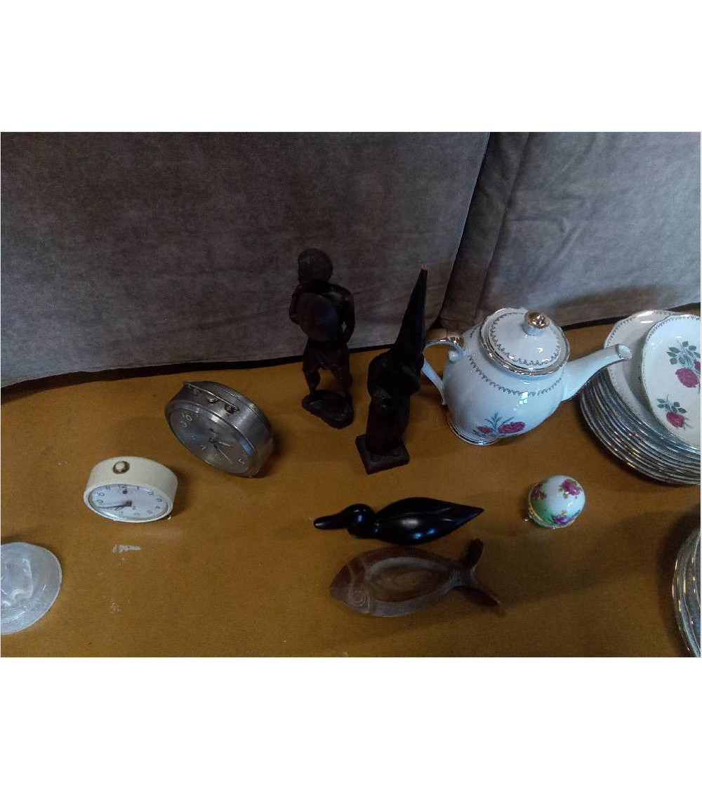 STATUETTE 