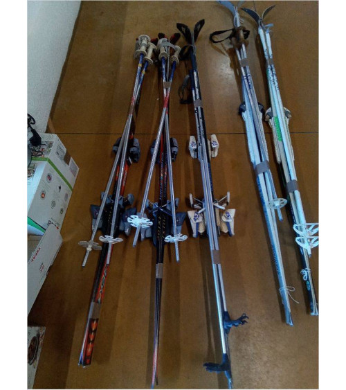 SKIS ALPINS BATONS