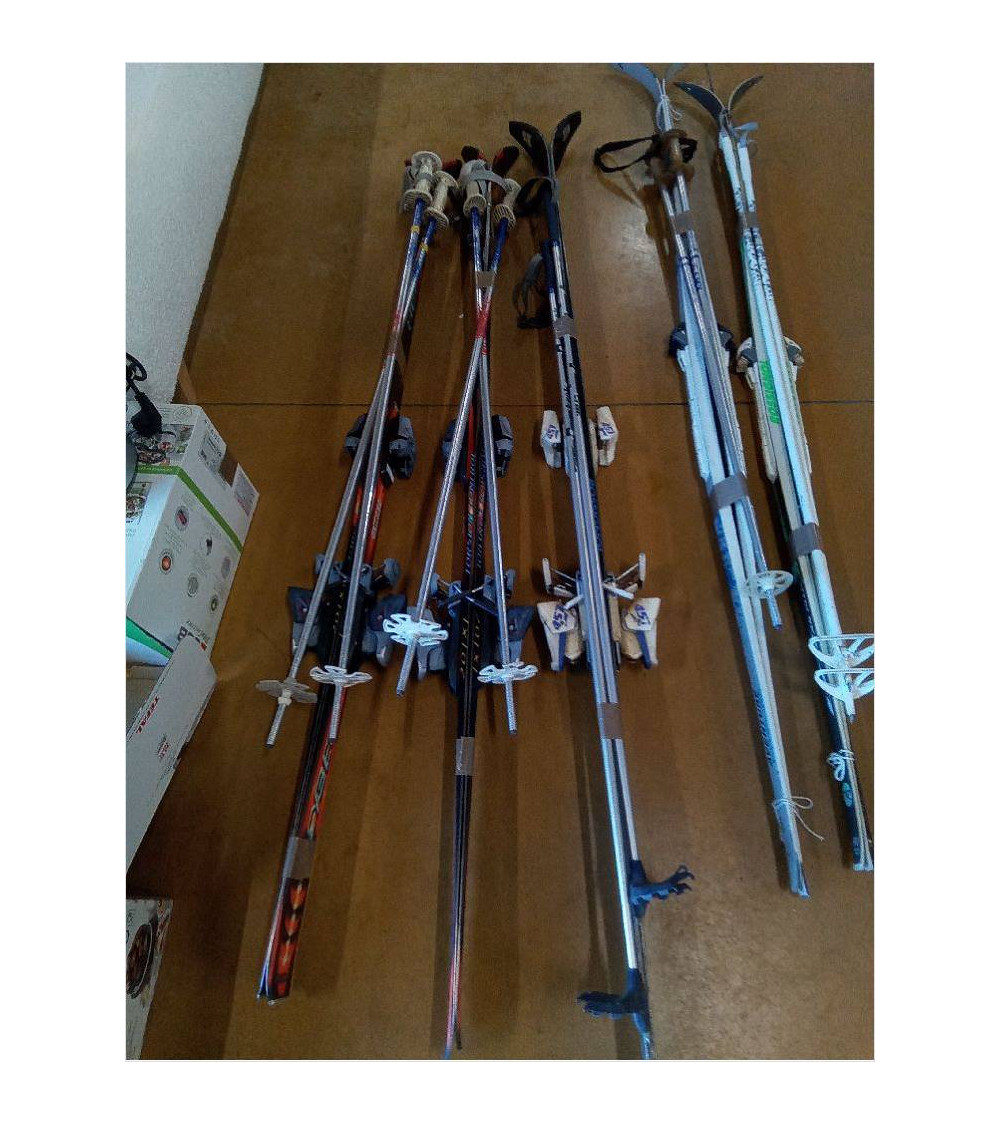 SKIS ALPINS BATONS