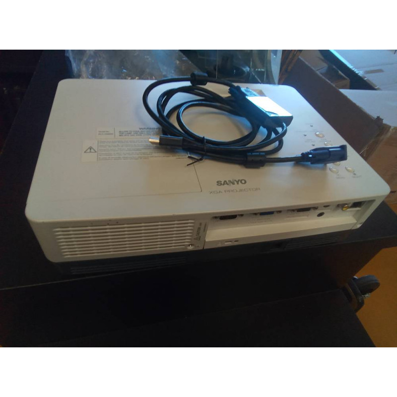 VIDEO PROJECTEUR SANYI XGA PROJECTOR