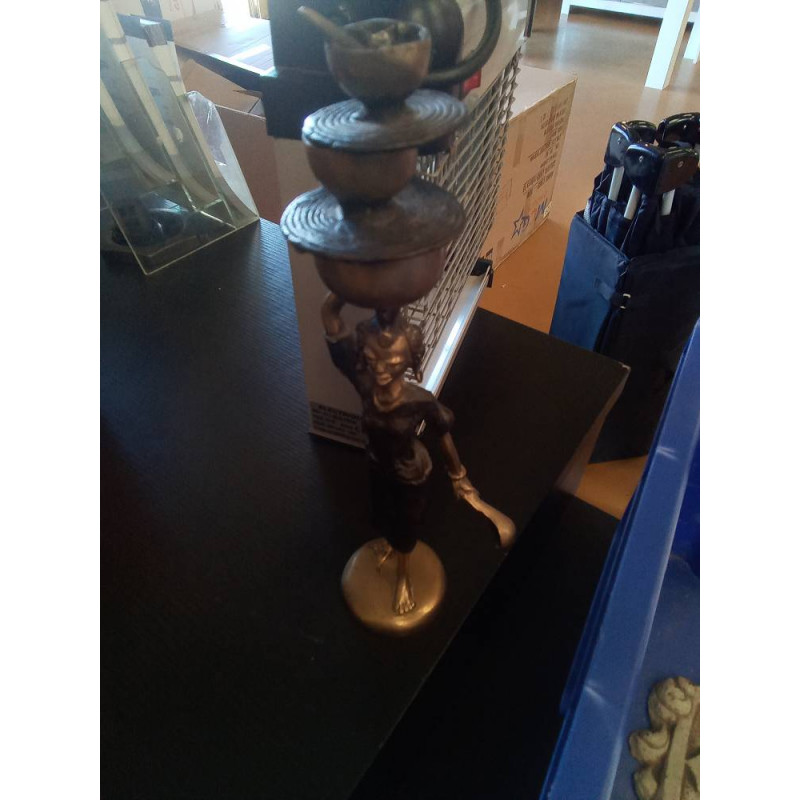 STATUETTE 