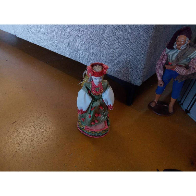 STATUETTE 