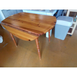 TABLE A VOLETS