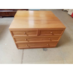 COMMODE 