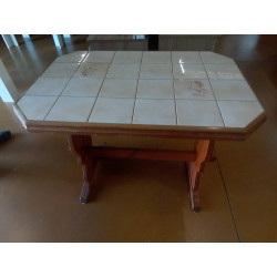 TABLE CARRELEE