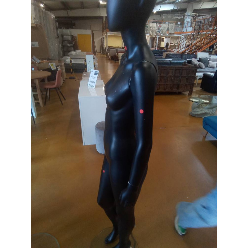 MANNEQUIN 