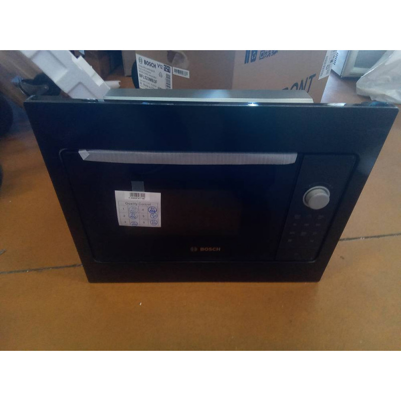 FOUR MICRO-ONDES BOSCH ENCASTRABLE JAMAIS SERVI