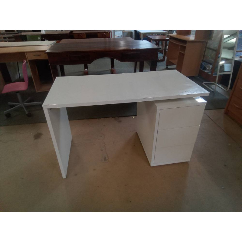 BUREAU LAQUÉ 3 TIROIRS 