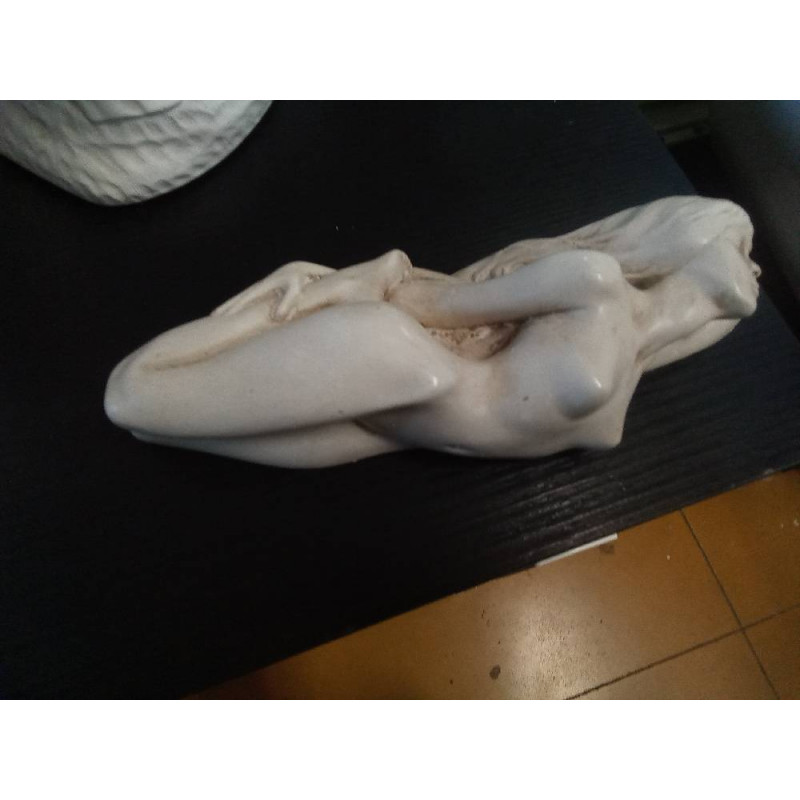 STATUETTE