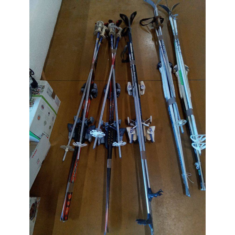 SKIS ALPINS BATONS