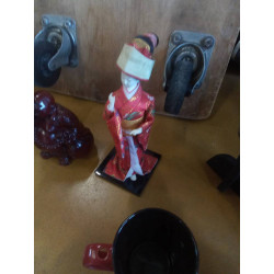 STATUETTE