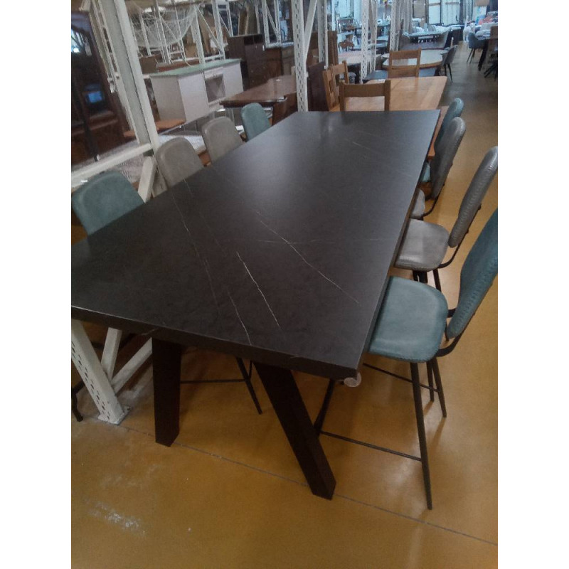 TABLE MANGE DEBOUT