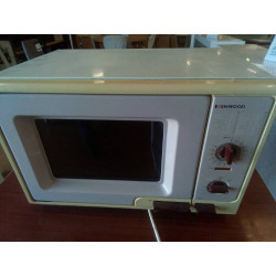 FOUR MICRO-ONDES 