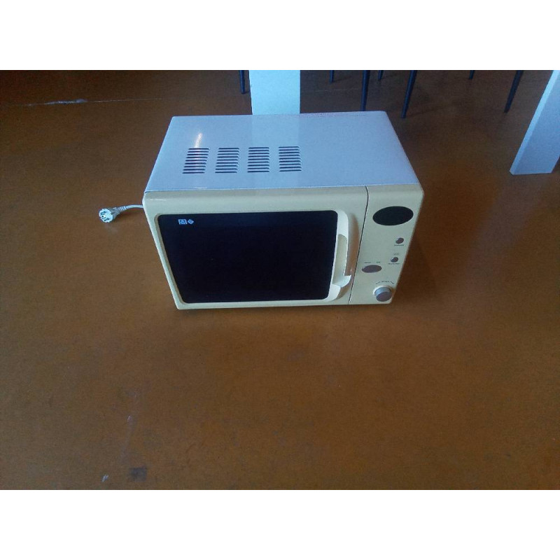 FOUR MICRO-ONDES 