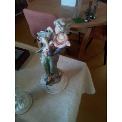 STATUETTE
