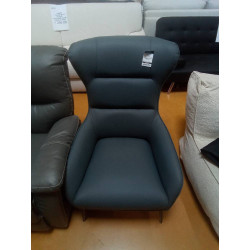 FAUTEUIL EN CUIR DE BUFFLE...