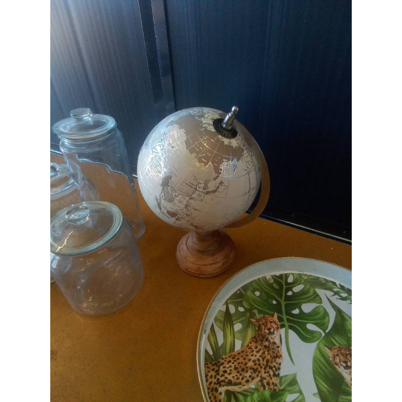 GLOBE