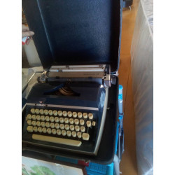 MACHINE A ÉCRIRE 