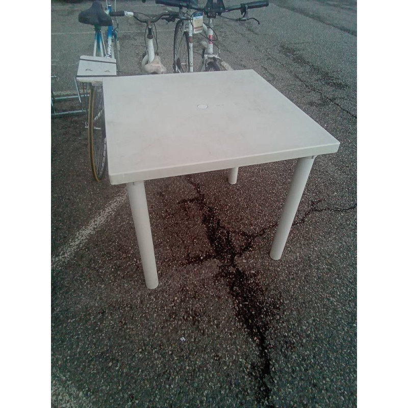 TABLE DE JARDIN