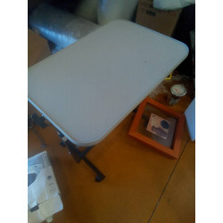 TABLE DE LIT