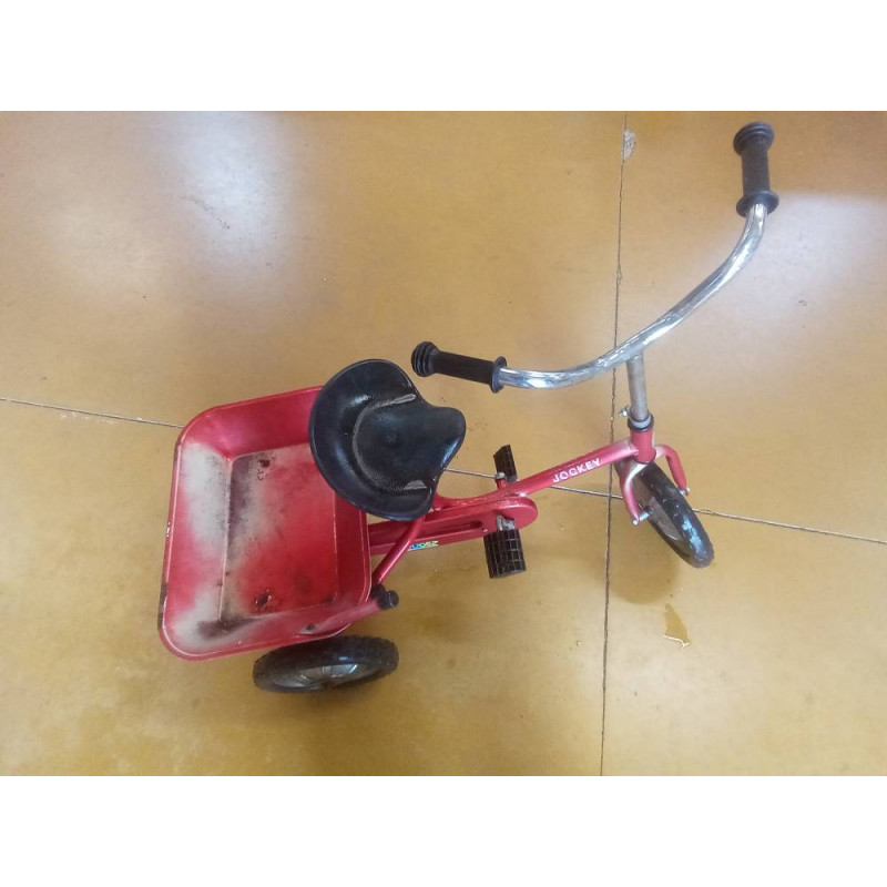 TRICYCLE 