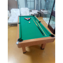 BILLARD AVEC QUEUES ET BOULES