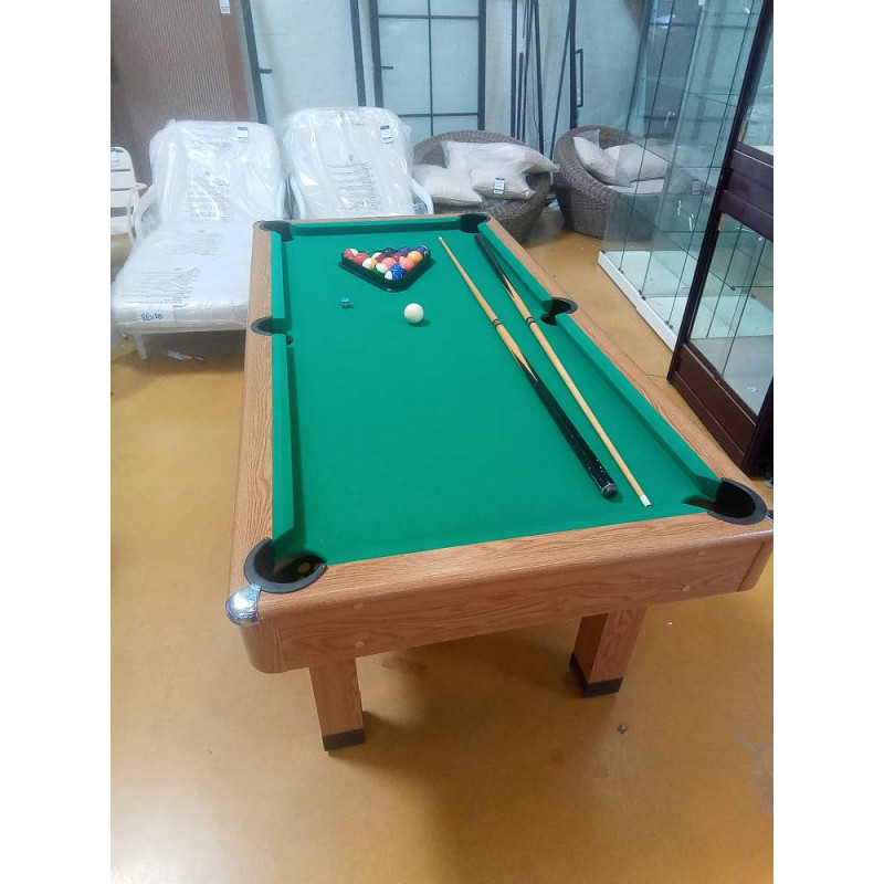 BILLARD AVEC QUEUES ET BOULES
